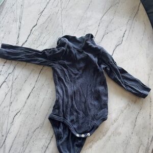 Mori navy ribbed long sleeve mock neck onesie in navy 6-9mo